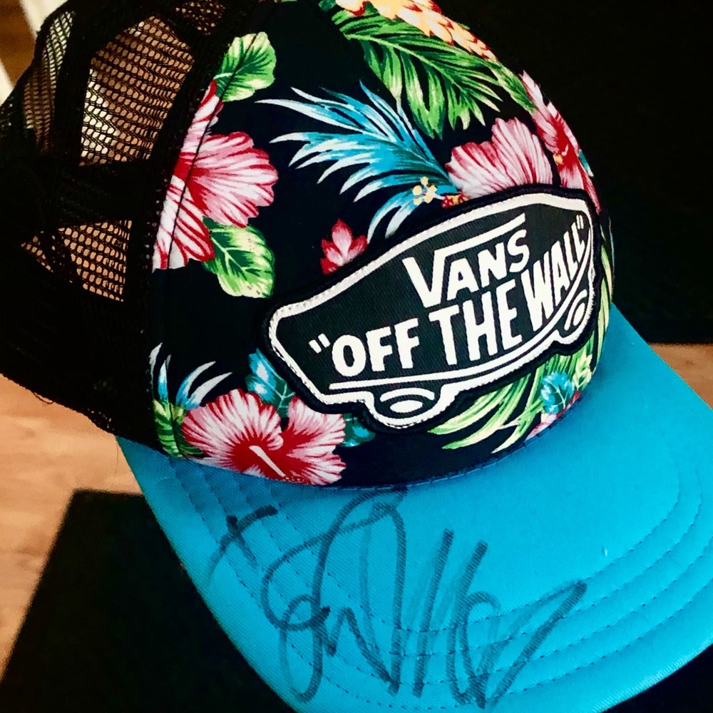 VANS off the wall signed (unknown ) hat